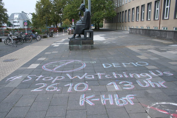 [Foto: Stop-Watching-Us-Demo-Aufruf vor Uni Kln]