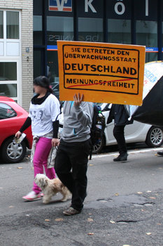 [Foto: Transparent: Sie betreten den berwachungsstaat Deutschland]